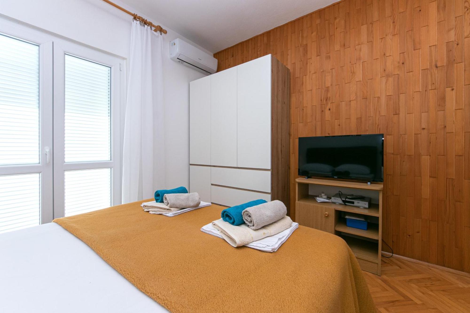 Apartments With A Parking Space Pisak, Omis - 5975 Exterior foto